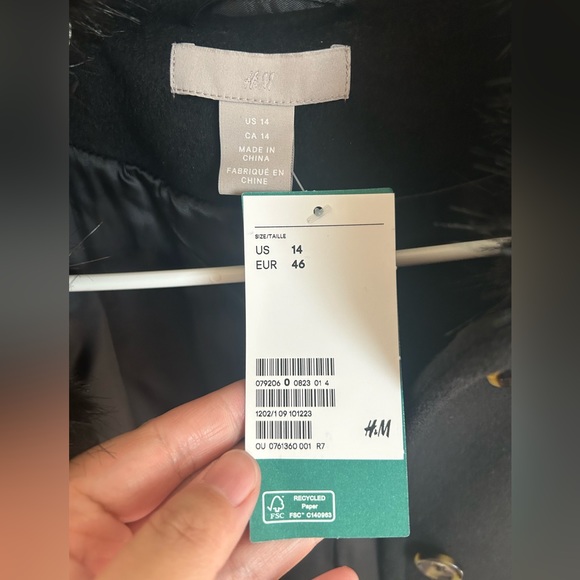 H&M Faux Fur Collar Black Peacoat - New Condition - Picture 6 of 7